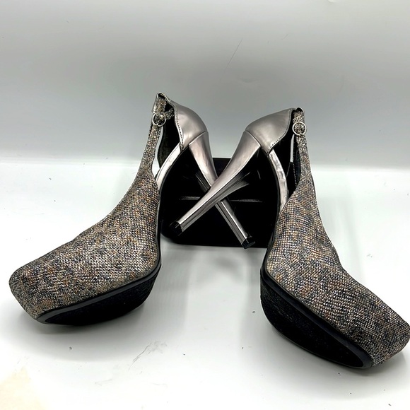 Guess high heeled sandals size 8B - Picture 5 of 9